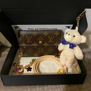 🎁🧸Louis Vuitton Monogram Wallet Crossbody Chain with removable Charm